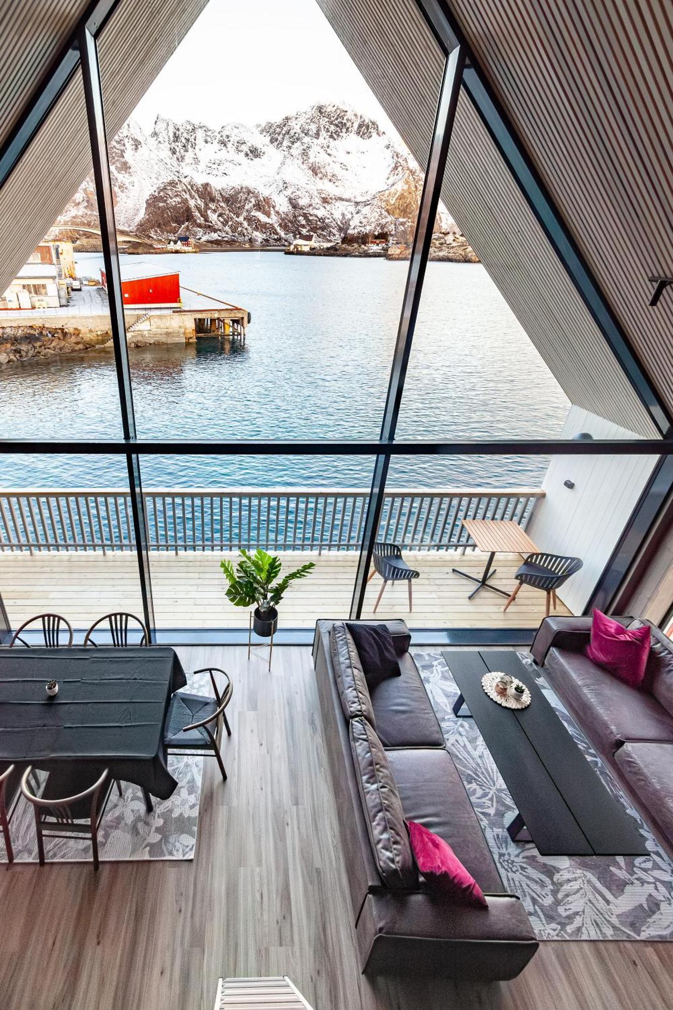 Rorbuleilighet 1J Henningsvaer Luaran gambar