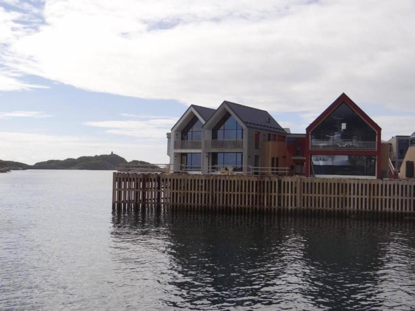 Rorbuleilighet 1J Henningsvaer Luaran gambar