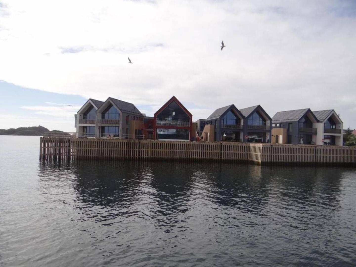 Rorbuleilighet 1J Henningsvaer Luaran gambar