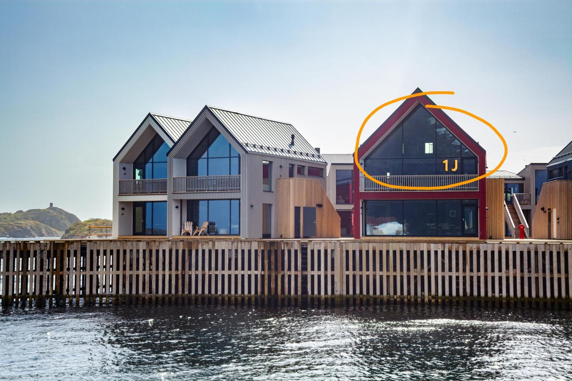 Rorbuleilighet 1J Henningsvaer Luaran gambar