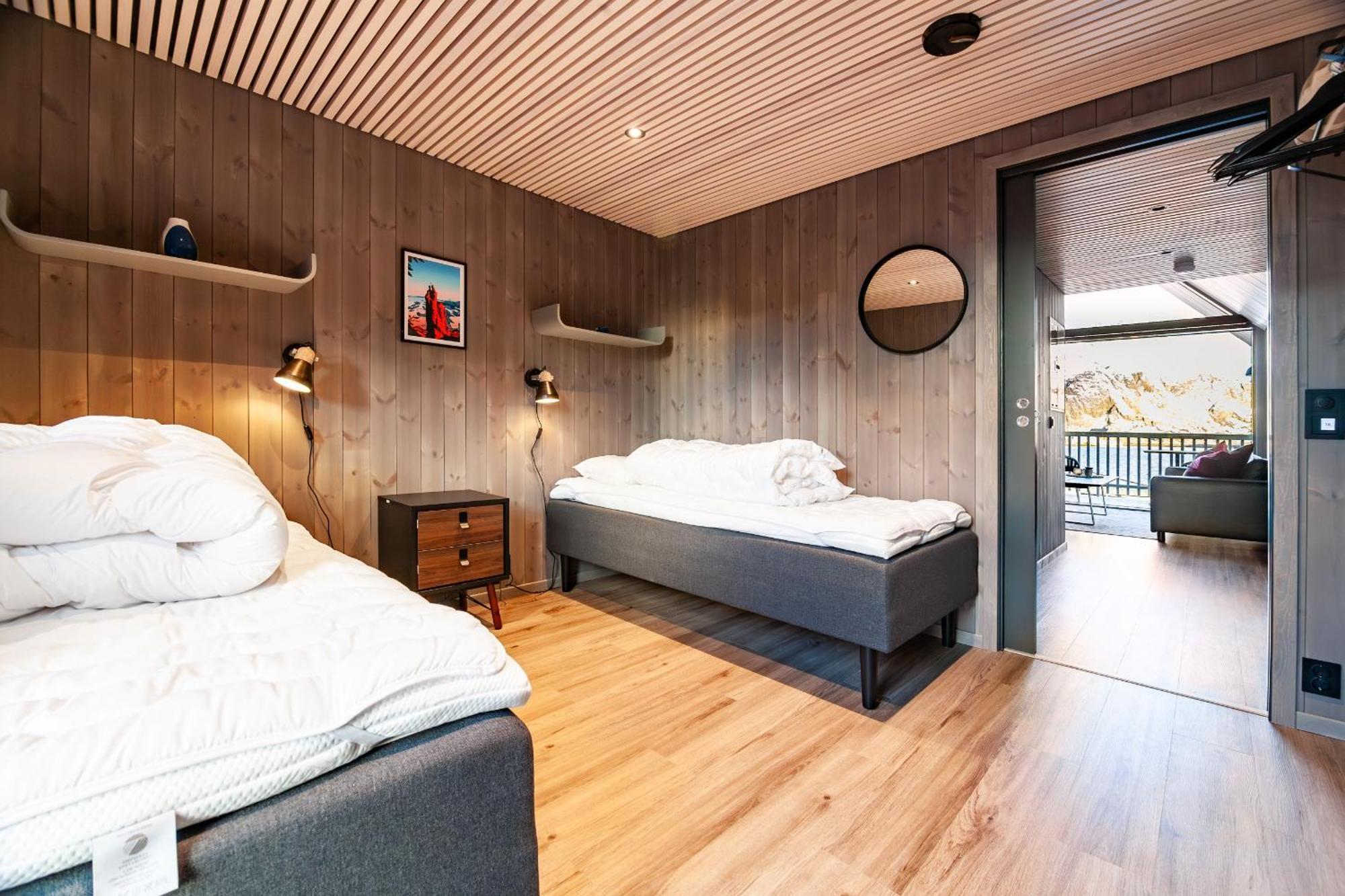 Rorbuleilighet 1J Henningsvaer Luaran gambar
